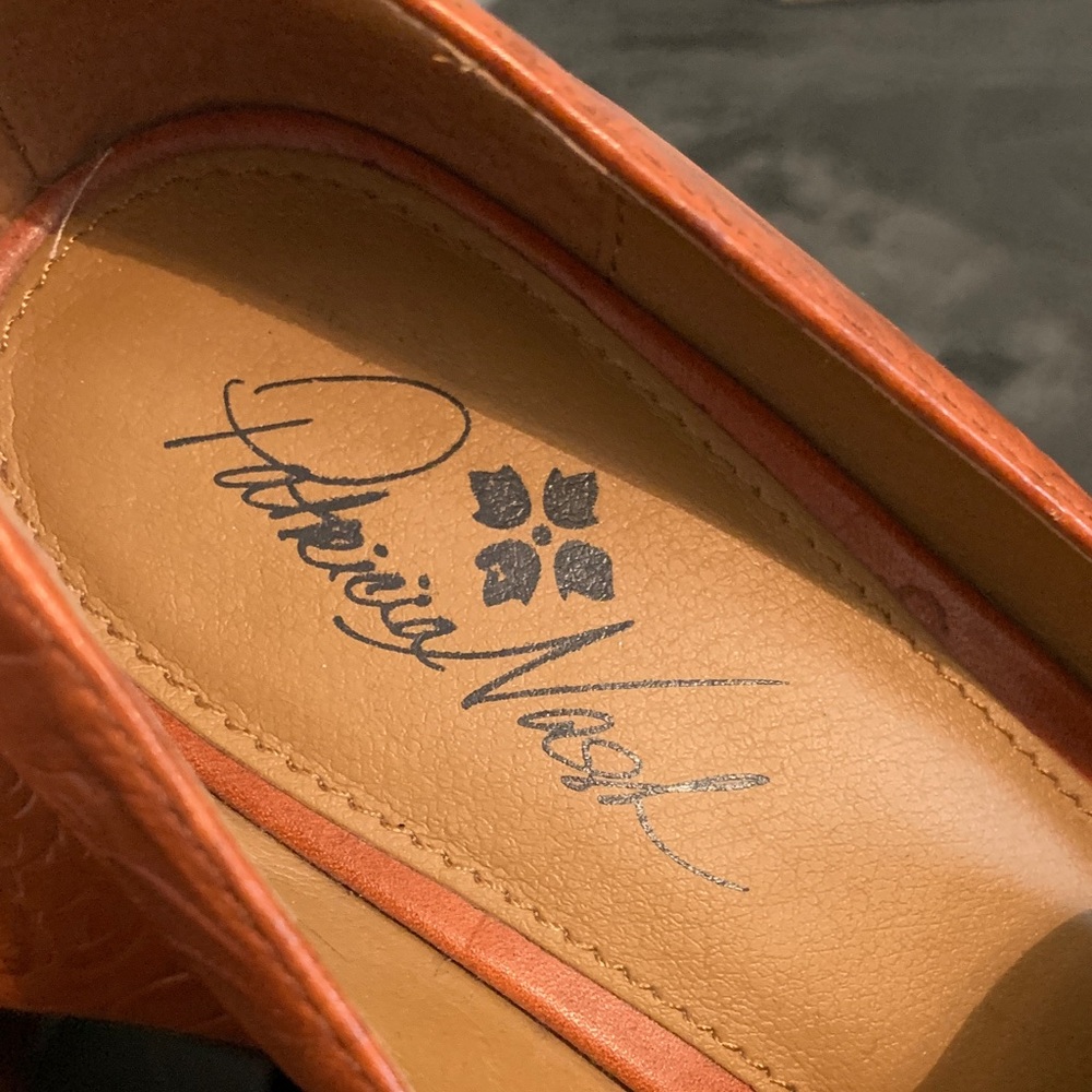 Patricia Nash Embossed Orange Heels - Picture 2 of 3
